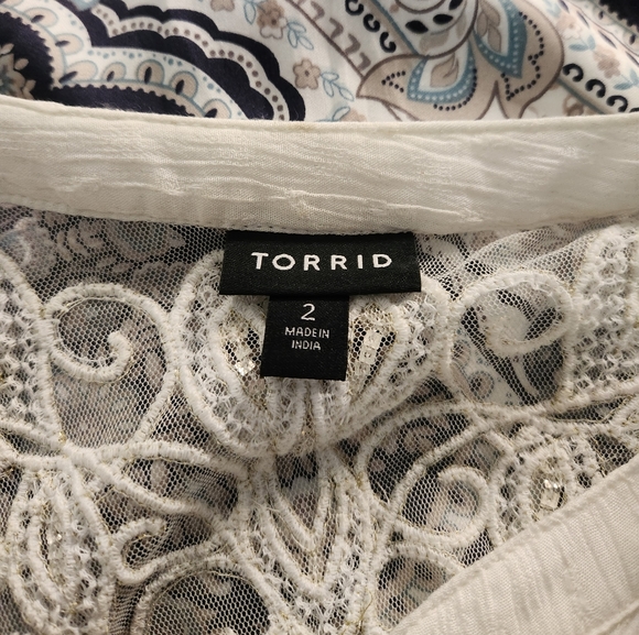 Embroidered Lace Button Front blouse. - Picture 2 of 8